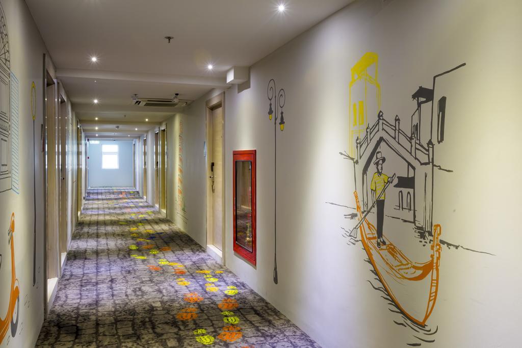 Ibis Styles Bangkok Sukhumvit 50 Hotel Exterior photo